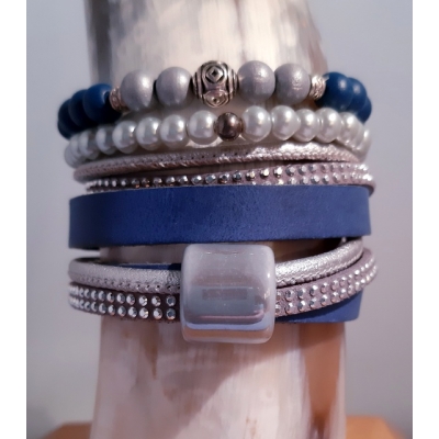 blauw leren wikkelarmband met strass blauw leren wikkelarmband met strass